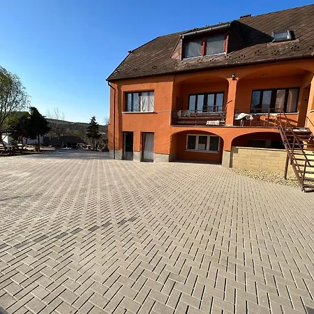 Mezesvoelgy Vendeghaz Guest house *